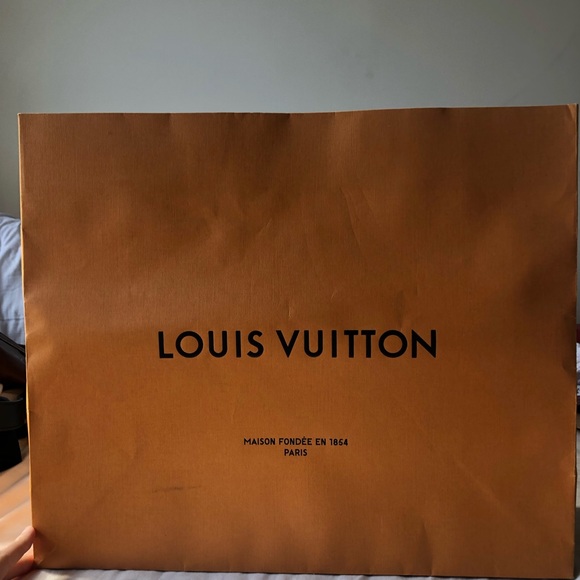 LV PAPER BAG - Picture 3 of 5